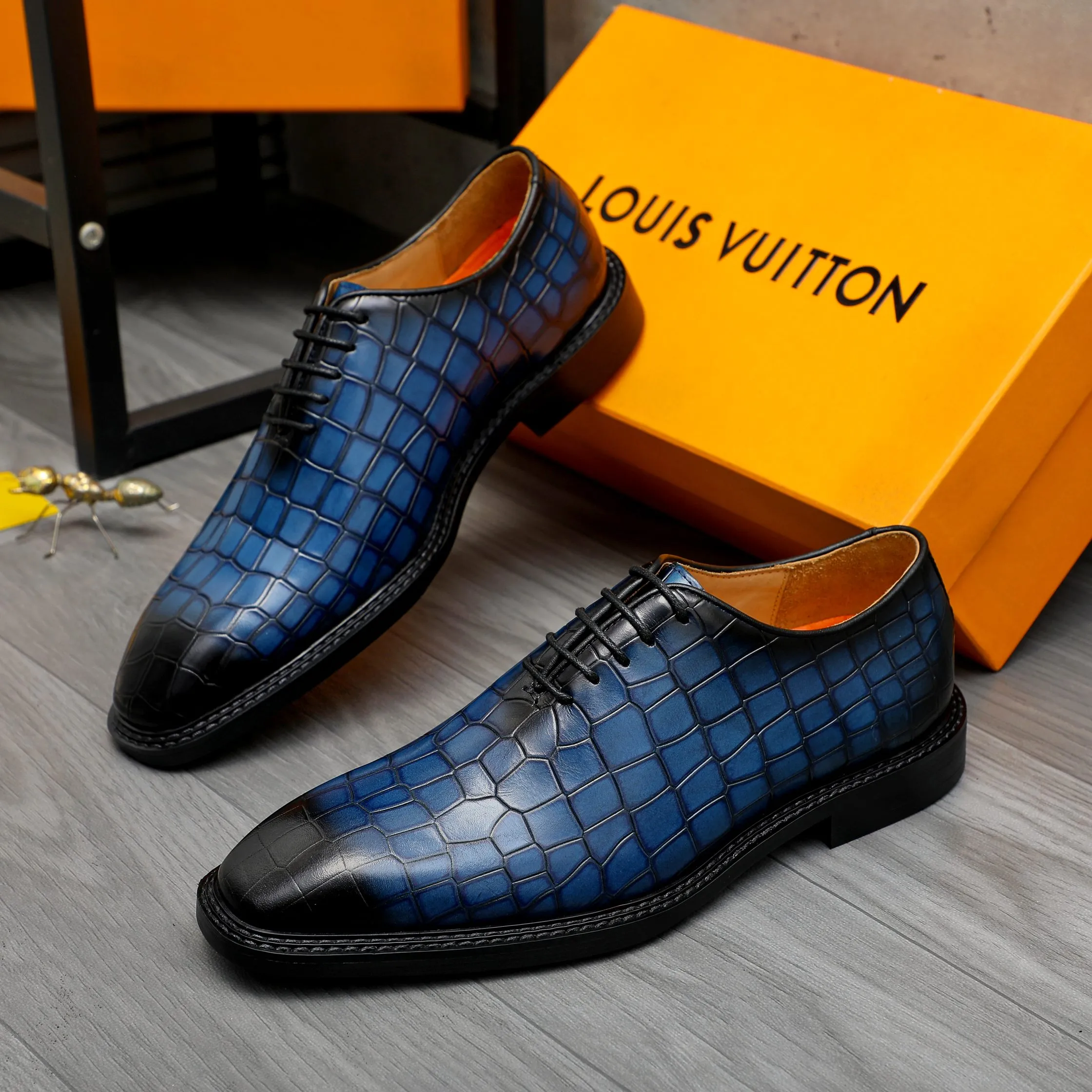 Men's shoes 💰p480 Product trademark: LV (Louis Vuitton) business lace-up leather shoes Regular size: 38-45 (45 is custom-made and non-returnable) Product materials: Selected high-quality color-grabbed stone grain cowhide upper, cowhide lining, rubber outsole